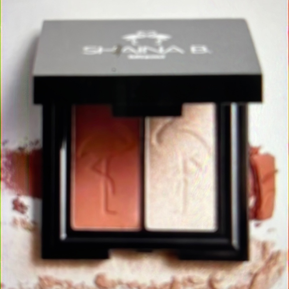 Shaina B SOCA (metallic gold)& BACCHANAL (matte brown) eyeshadow duo